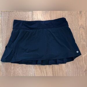 Lululemon ORIGINAL Speed Skirt in black. Women’s size 8. Never worn.